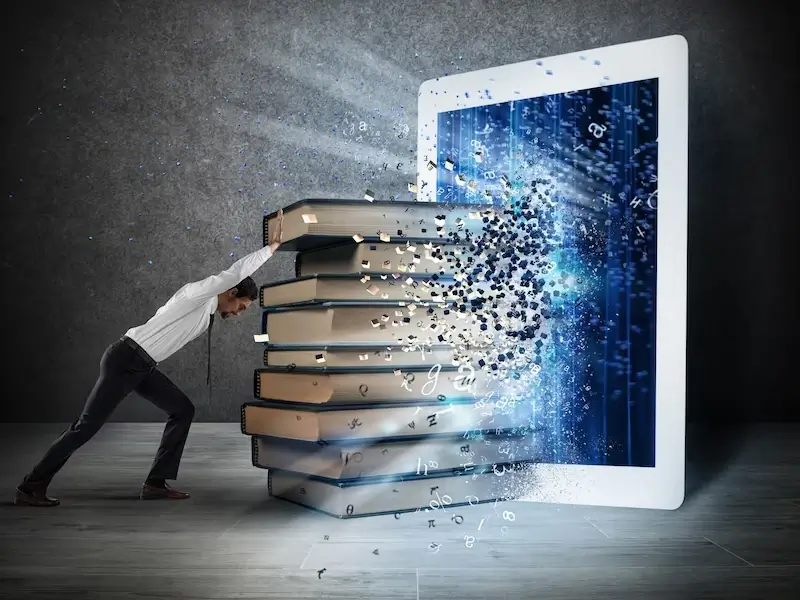 Estudante virtual utilizando plataforma de ensino online no notebook
