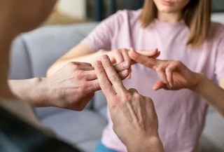 Curso gratuito de Libras Atual