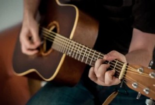 Curso gratuito de Básico de Violão
