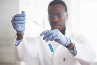 Curso gratuito de Básico em Auxiliar de Patologia Clínica